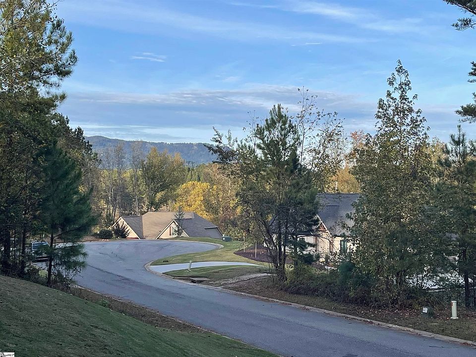 2nd image of 17 Tee Box Ln