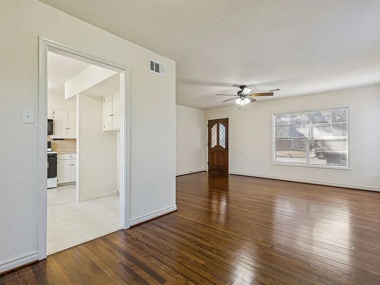 6341 Sudbury Dr — Photo 4