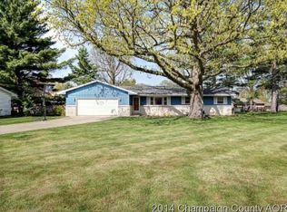 112 Hickory Dr, Villa Grove, IL
