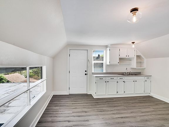 2nd image of 914 S 48th St #2