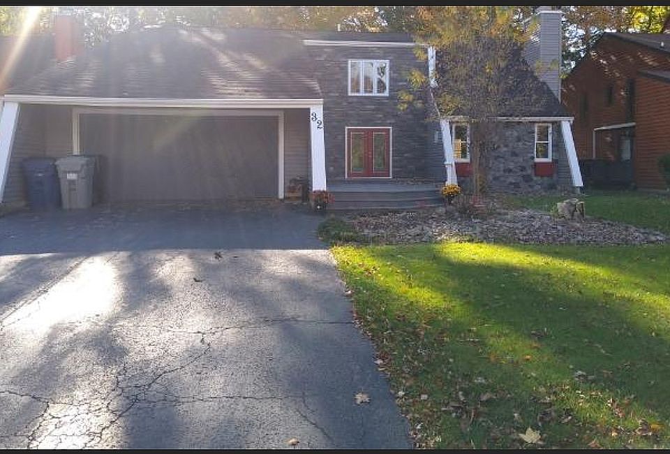1st image of 32 Shire Dr S