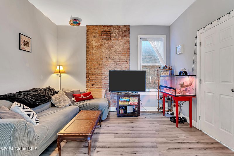 4th image of 521 1st Street
