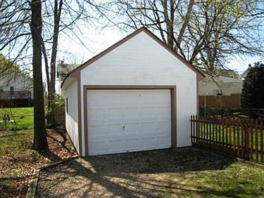 3rd image of 1862 Marks Ave