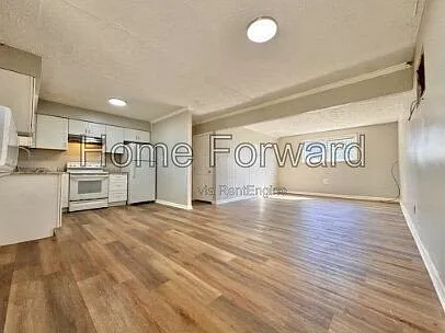 2 bed, 1.0 bath, 900 sqft, $1,000 — Photo 4