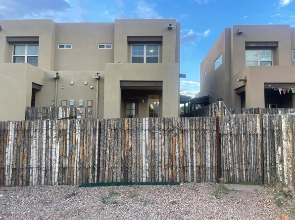 4 Flower Garland Rd, Santa Fe, NM 87508
