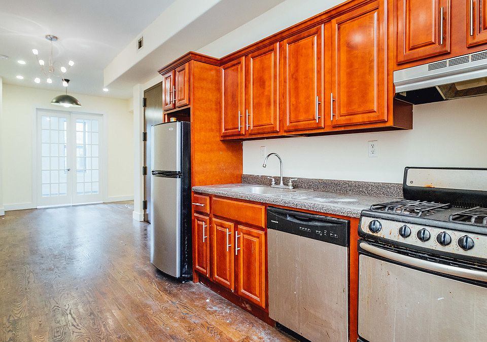1st image of 167 Stanhope St #2C