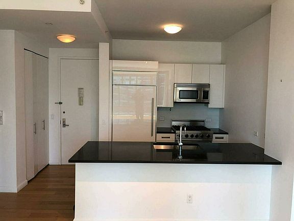 4th image of 4630 Center Blvd APT 806