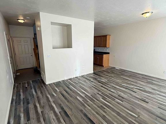 3rd image of 1581 W Wyngate Park Dr