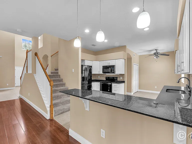 10904 Summerton Dr — Photo 12