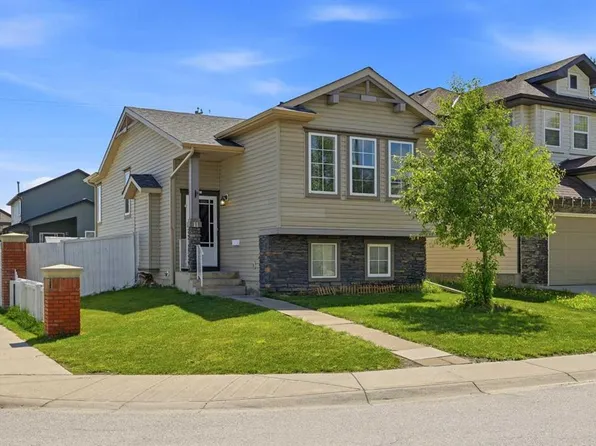 11 NW Covecreek Close NE, Calgary, AB T3K 0J5