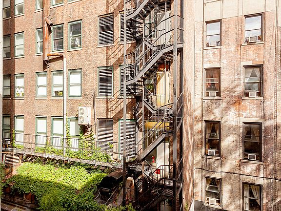 4th image of 39 W 16th St APT 3R