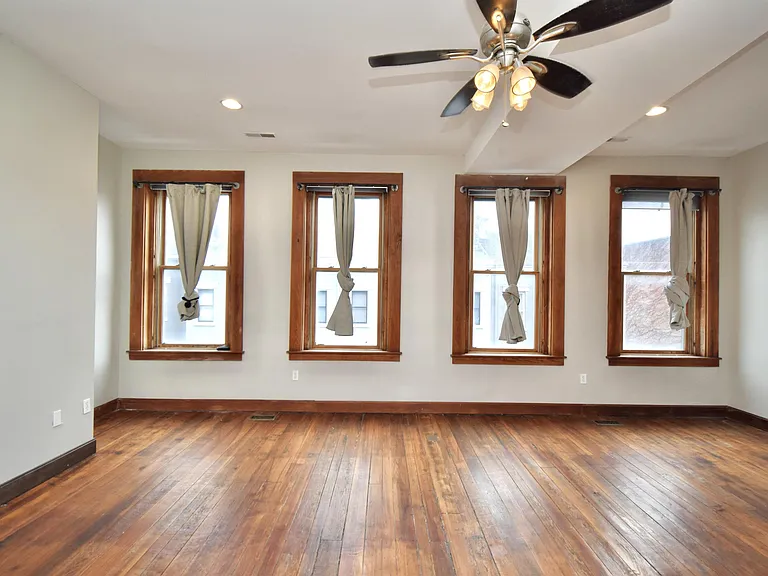 522 E 12th St #1 — Photo 5