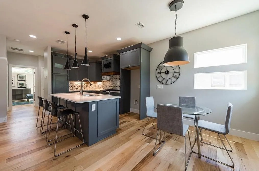 4 bed, 2.5 bath, 1888 sqft, $3,000 — Photo 2