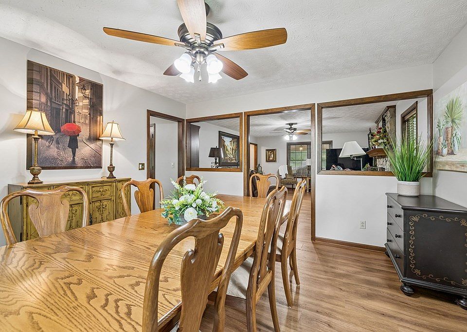 16th image of 20 Riverbend Ln