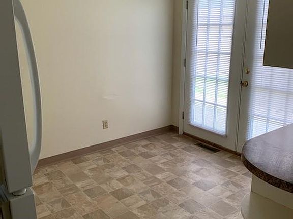 5th image of 1226 Crestwood Ave
