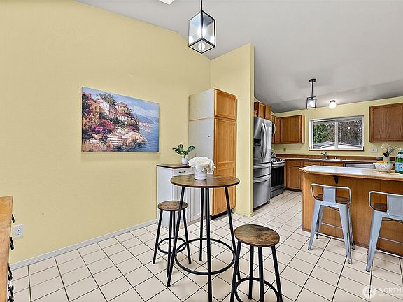 3rd image of 7545 Bridge Place NE