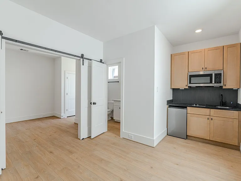 7605 Victory Reserve St — Photo 22
