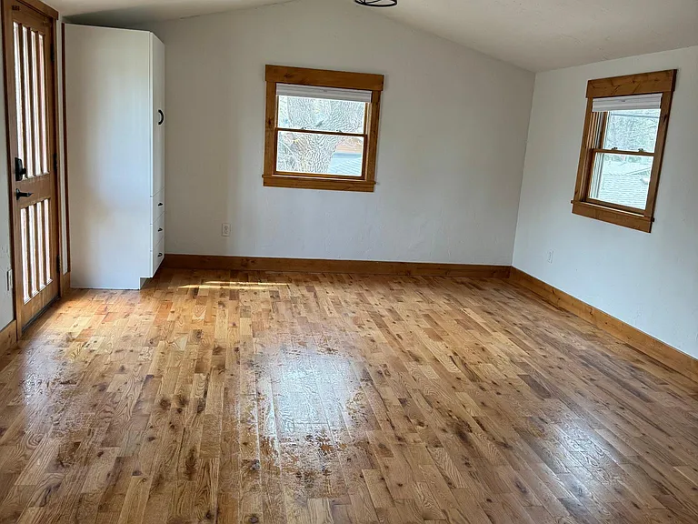 1029 W Oak St — Photo 5