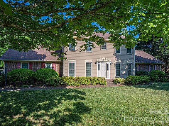 3rd image of 1520 Stableview Dr