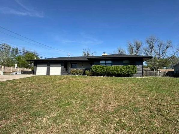 1809 Monument Rd, Ponca City, OK 74604