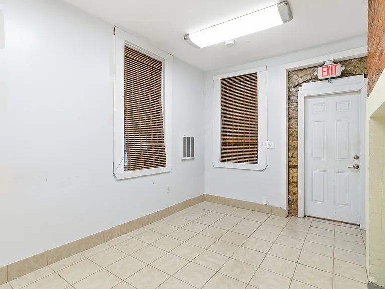 15 Warren St #1 — Photo 8