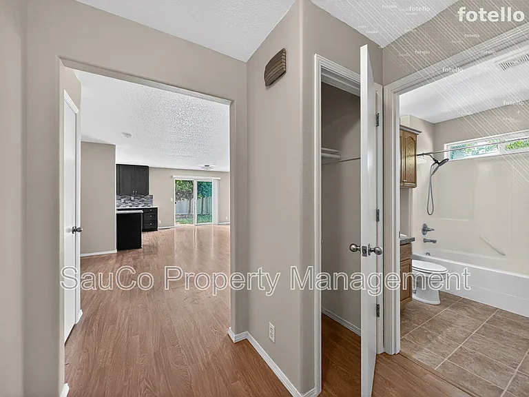 661 NW Connell Ave — Photo 5