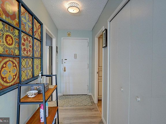 3rd image of 5225 Pooks Hill Rd APT 514N