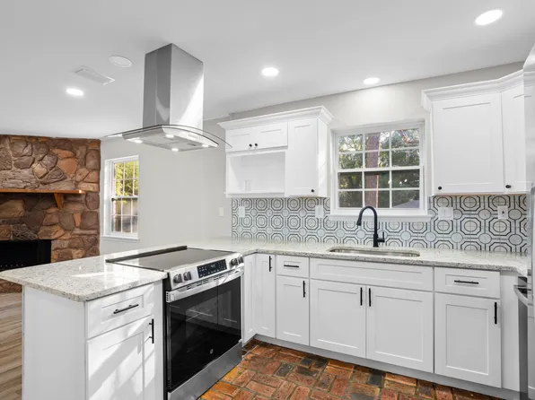 6108 Palomino Dr, Mobile, AL 36693