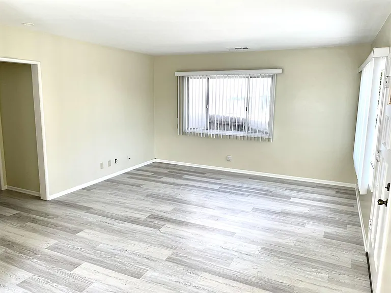 719 S Juanita Ave — Photo 10
