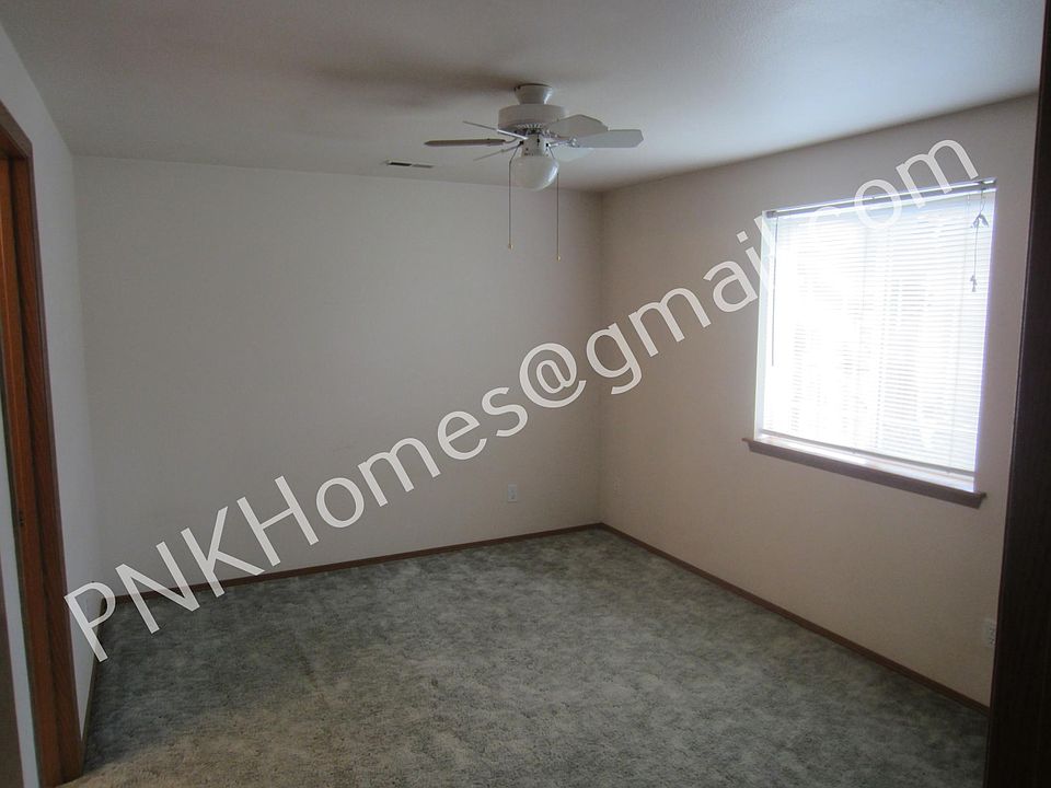 1st image of 129 2nd Ave S