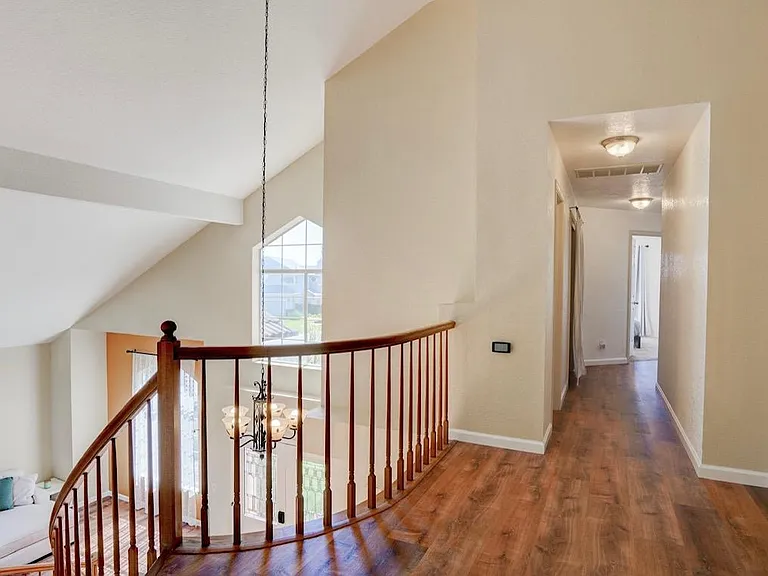 121 Nottingham Way — Photo 18