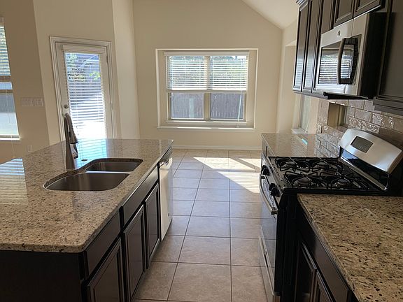 4th image of 501 Cardenas Ln