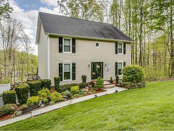 1st image of 210 Sasanoa Ct