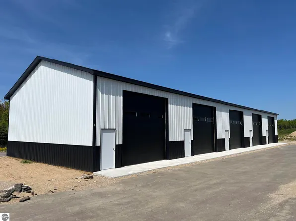 6819 S M 37 Unit 32, Kingsley, MI 49649