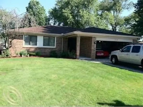 7234 Bluebill St, Algonac, MI 48001