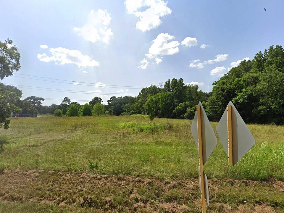 2nd image of 1323 E Huffsmith Rd
