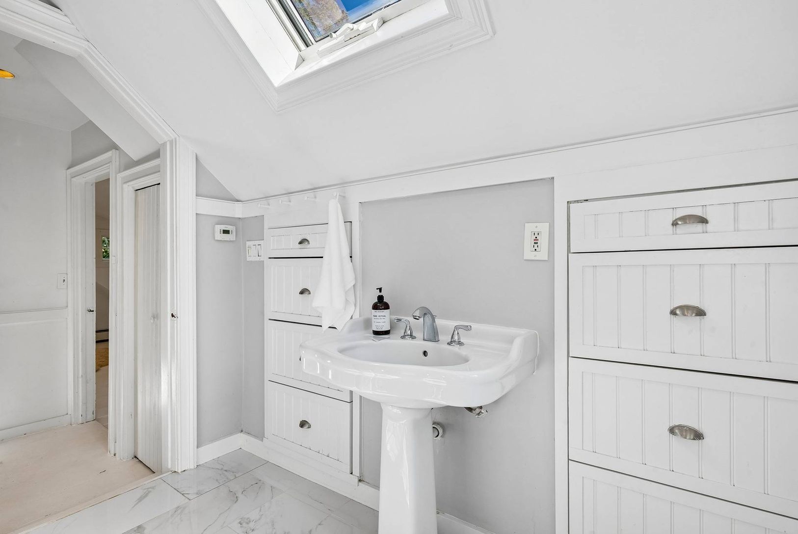  Full bath upstairs