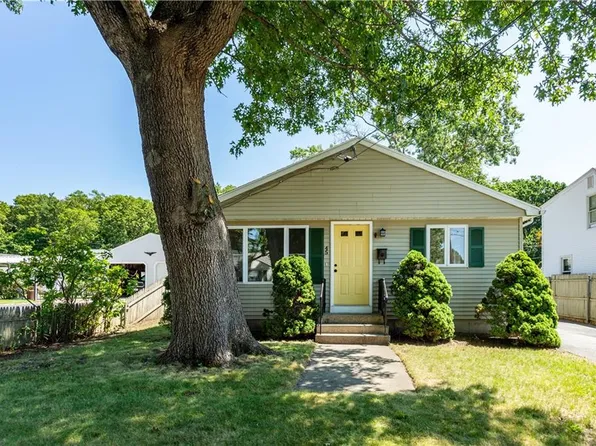45 Brookdale Blvd, Pawtucket, RI 02861