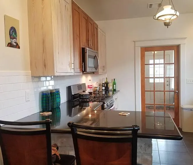 4040 Clermont Dr — Photo 10