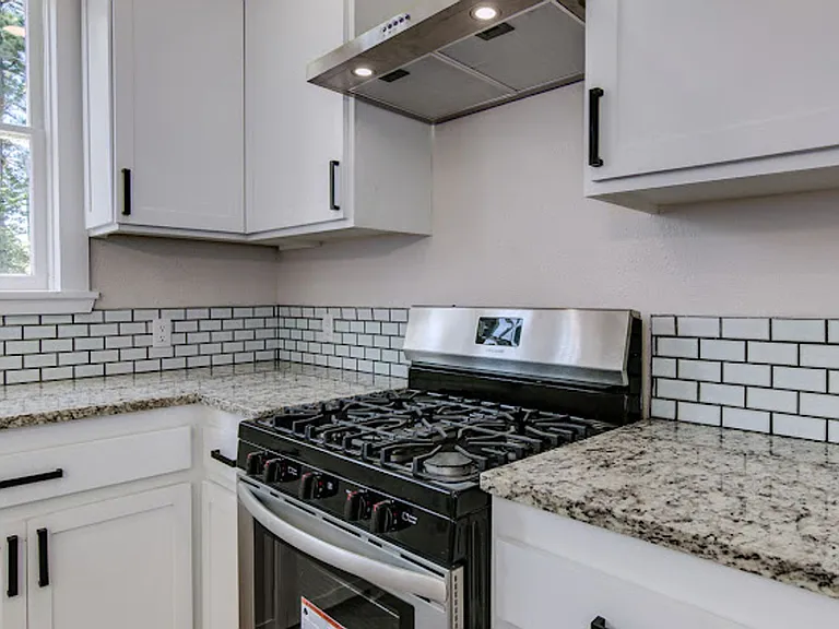 2301 Pecan St — Photo 6