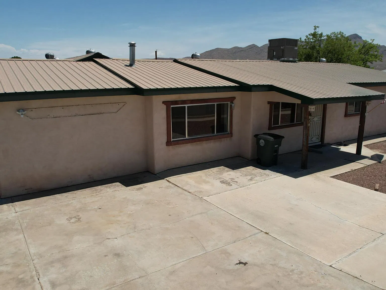 4 bed, 3602 sqft, $1,700 — Photo 2