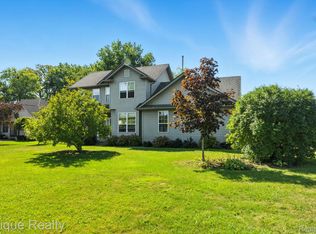 1253 18th St, Marysville, MI 48040