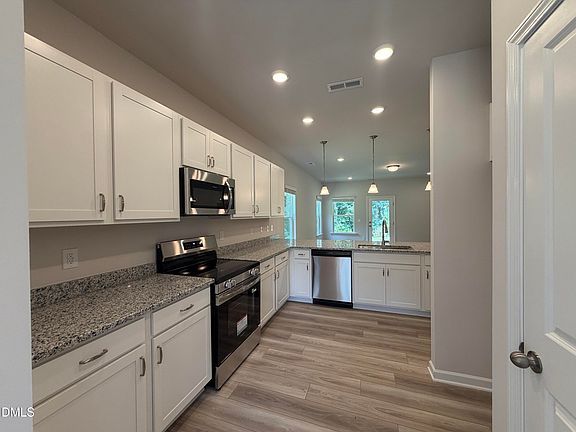 4th image of 5094 Pioneer Dr