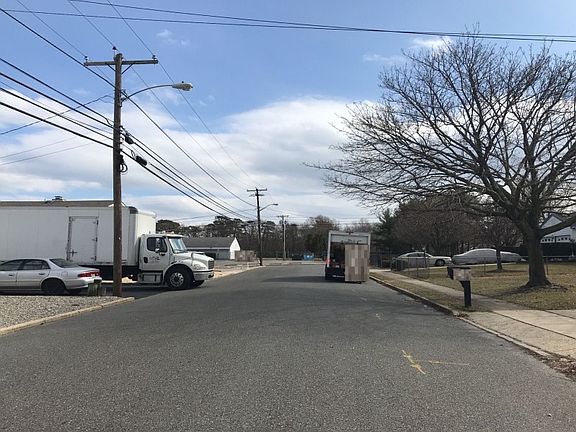 4th image of 1939 Merrimac Dr