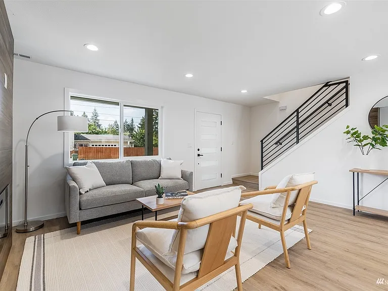 5801 224th St SW — Photo 3