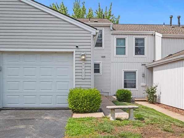 8512 W 108th Pl, Overland Park, KS 66210