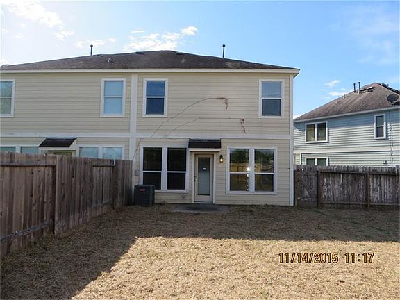 4th image of 702 Woodport Ln