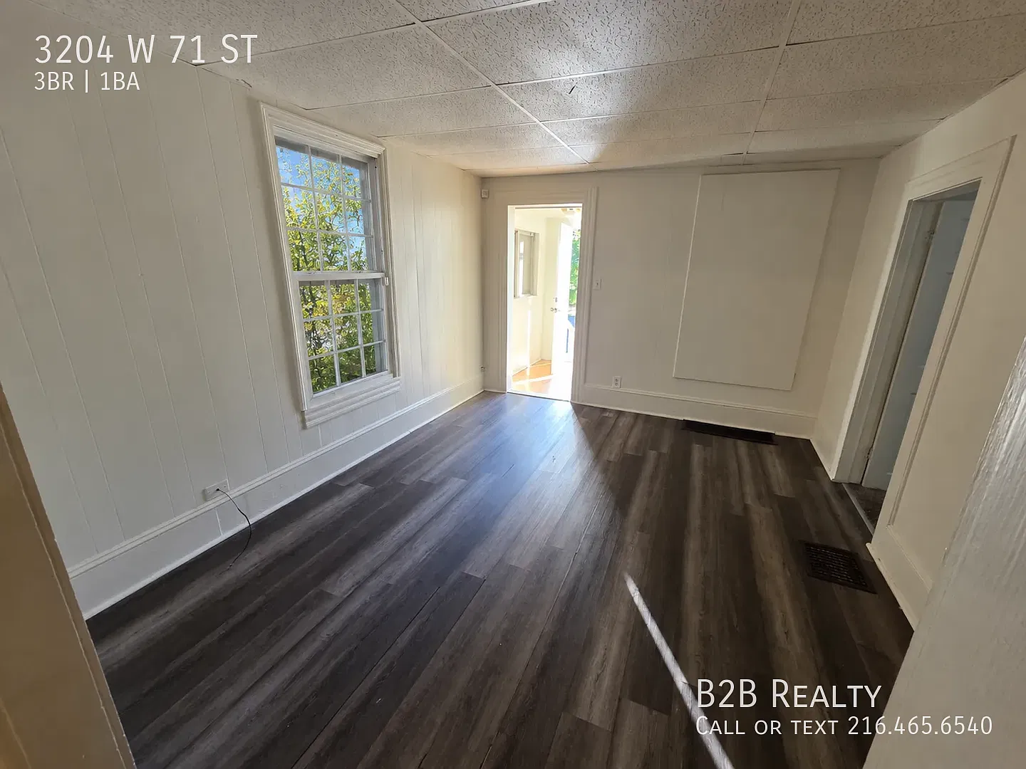 Available Now: Cozy 3-Bedroom Single-Family Home in a Prime Location — Photo 4