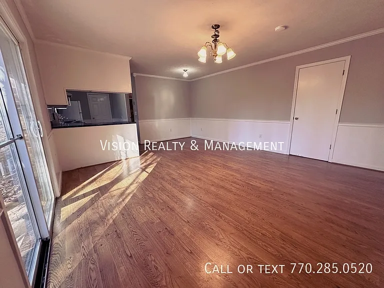 95 Castlegate Cir — Photo 7