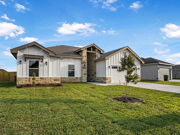 2nd image of 107 Brooks Cir